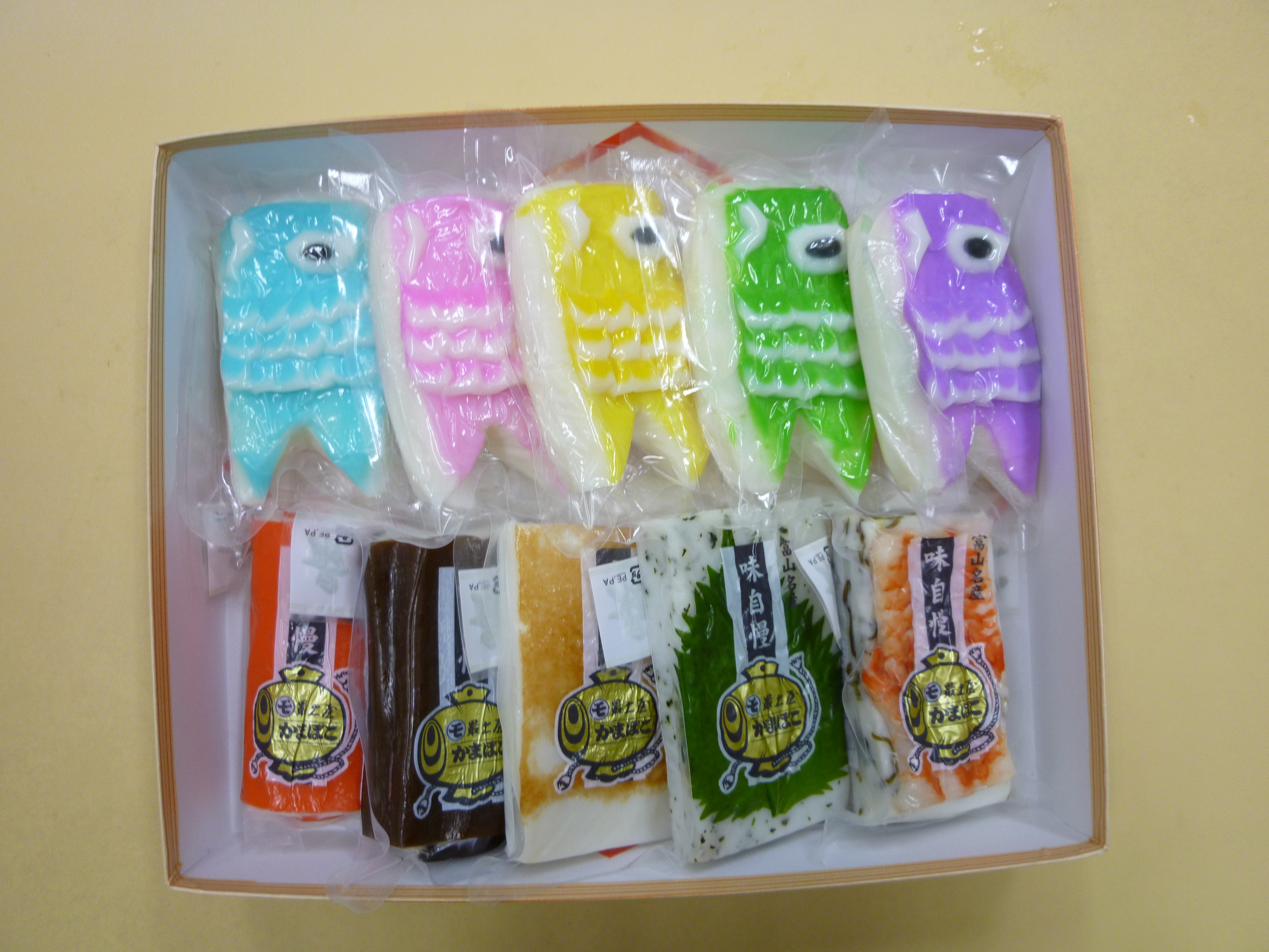 ミニ鯉のぼり5個、かまぼこ5本