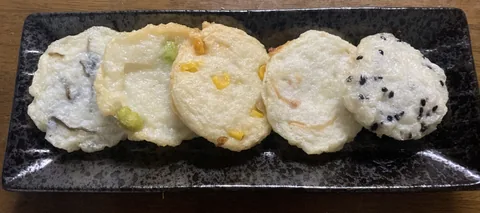 店頭にて揚げたて かまぼこの天ぷら